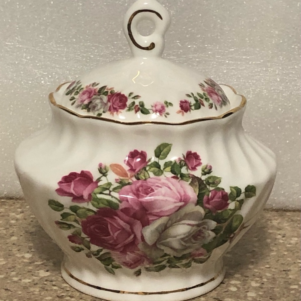 White Fine Porcelain Floral Covered Sugar Bowl with Gold Trim